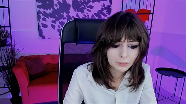 Snapshot of CrystallBloom chatting on 10.07.25 CrystallBloom online show from 10.07.25