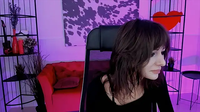 Snapshot of CrystallBloom chatting on 10.08.25 CrystallBloom online show from 10.08.25