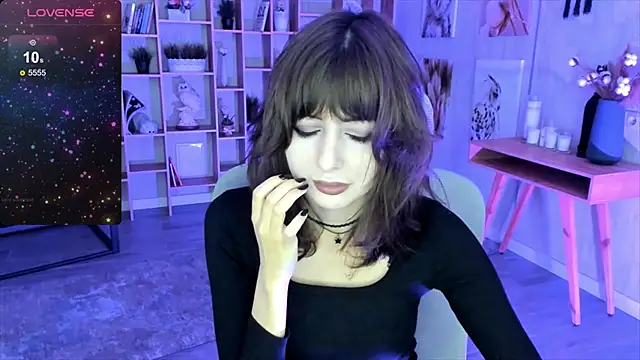 Snapshot of CrystallBloom chatting on 10.17.25 CrystallBloom online show from 10.17.25