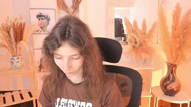 Snapshot of EmmanuellBrown chatting on 09.28.25 EmmanuellBrown online show from 09.28.25