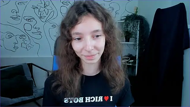 Snapshot of EmmanuellBrown chatting on 09.29.25 EmmanuellBrown online show from 09.29.25