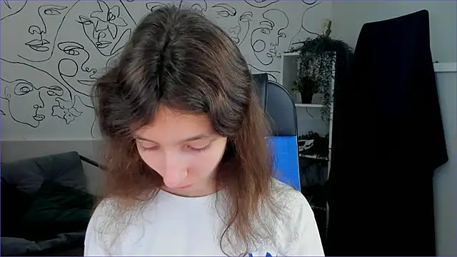 Snapshot of EmmanuellBrown chatting on 10.01.25 EmmanuellBrown online show from 10.01.25