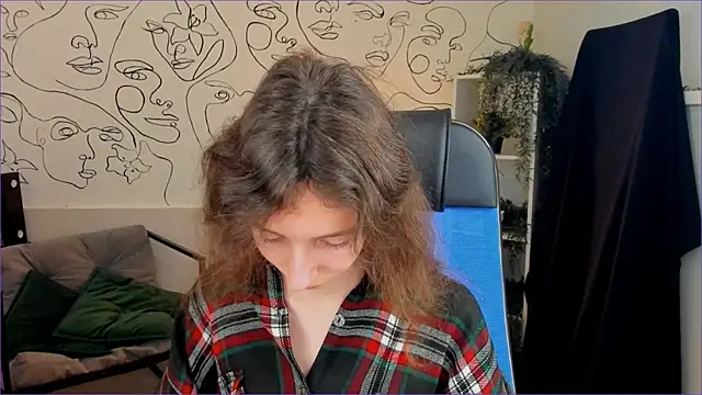 Snapshot of EmmanuellBrown chatting on 10.03.25 EmmanuellBrown online show from 10.03.25