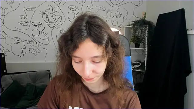 Snapshot of EmmanuellBrown chatting on 10.15.25 EmmanuellBrown online show from 10.15.25