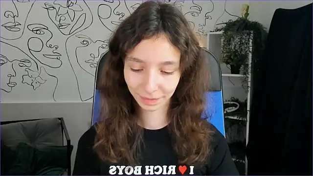 Snapshot of EmmanuellBrown chatting on 10.17.25 EmmanuellBrown online show from 10.17.25