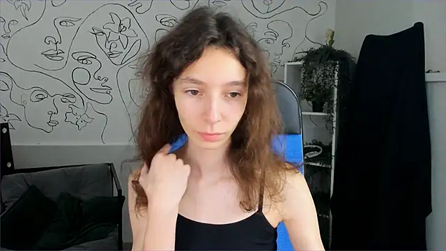 Snapshot of EmmanuellBrown chatting on 10.18.25 EmmanuellBrown online show from 10.18.25