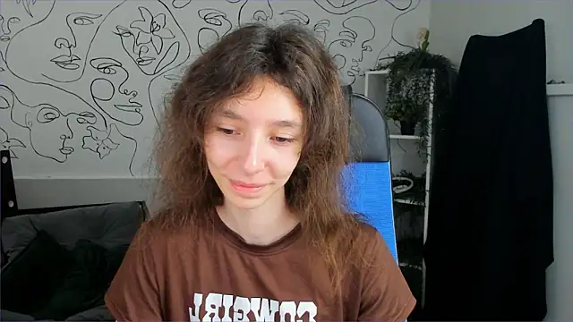 Snapshot of EmmanuellBrown chatting on 10.19.25 EmmanuellBrown online show from 10.19.25