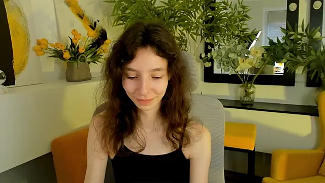 Snapshot of EmmanuellBrown chatting on 10.21.25 EmmanuellBrown online show from 10.21.25