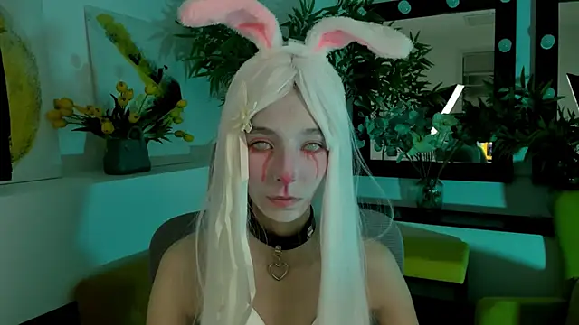 Snapshot of EmmanuellBrown chatting on 10.31.25 EmmanuellBrown online show from 10.31.25