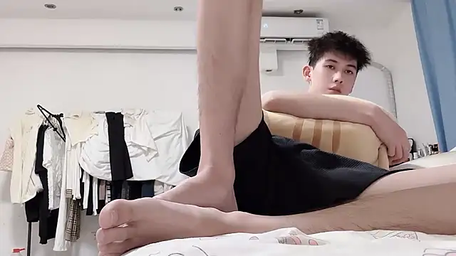 Snapshot of xiaojie2563 chatting on 11.04.25 xiaojie2563 online show from 11.04.25