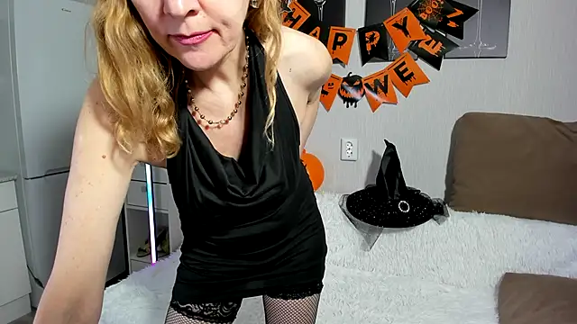 Snapshot of Wet4ryou chatting on 10.23.25 Wet4ryou online show from 10.23.25