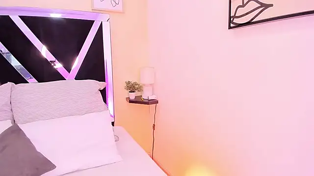 Snapshot of salem_sp chatting on 10.24.25 salem sp online show from 10.24.25