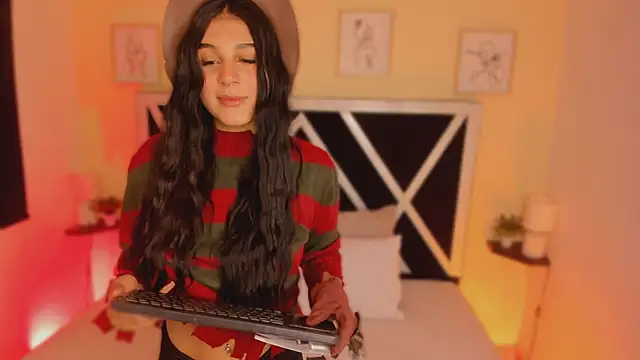 Snapshot of salem_sp chatting on 10.31.25 salem sp online show from 10.31.25