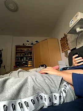 xmilolivex online show from 10.16.25