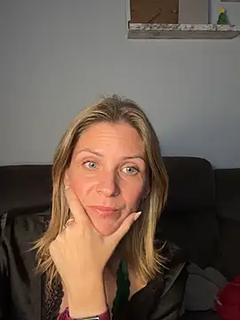 Lexi-Lux-X online show from 10.05.25