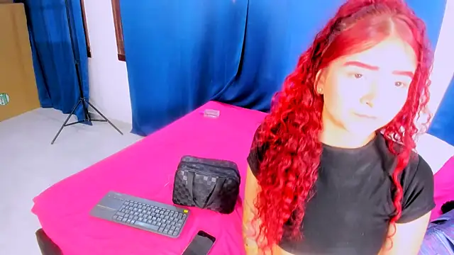 Snapshot of Venus_velvett chatting on 10.14.25 Venus velvett online show from 10.14.25