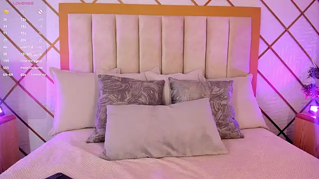 GretaVelvet online show from 11.20.25