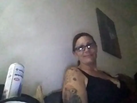 Snapshot of SparklesB1tch chatting on 10.18.25 SparklesB1tch online show from 10.18.25