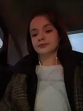 KittyQueeny online show from 10.26.25