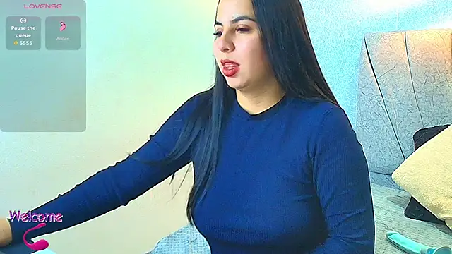 Snapshot of Aly_Smith_ chatting on 10.10.25 Aly Smith online show from 10.10.25