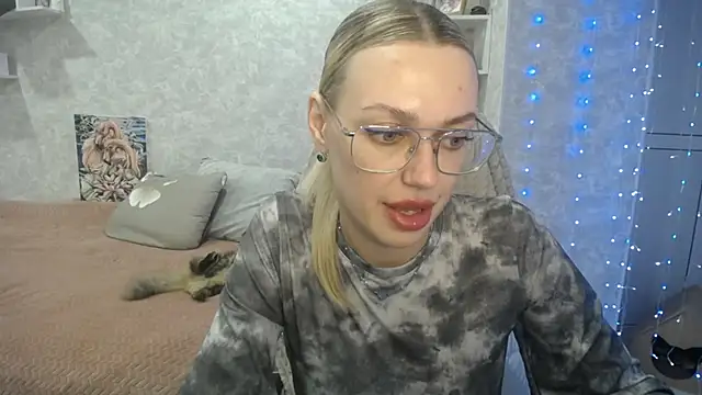 Snapshot of NickyAdamidi chatting on 09.26.25 NickyAdamidi online show from 09.26.25