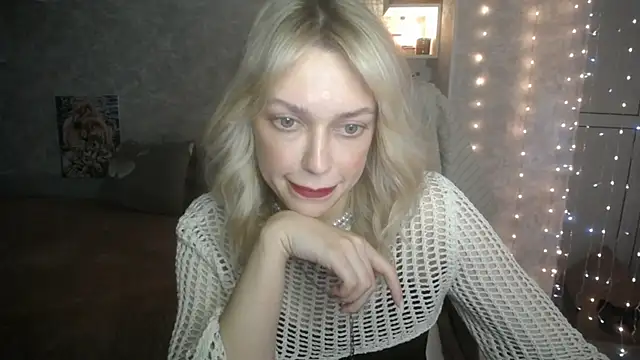 Snapshot of NickyAdamidi chatting on 10.04.25 NickyAdamidi online show from 10.04.25