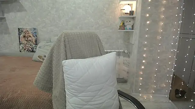 Snapshot of NickyAdamidi chatting on 10.19.25 NickyAdamidi online show from 10.19.25