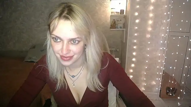 Snapshot of NickyAdamidi chatting on 10.23.25 NickyAdamidi online show from 10.23.25