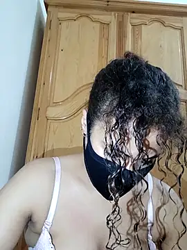 Snapshot of ghadiraa chatting on 09.30.25 ghadiraa online show from 09.30.25