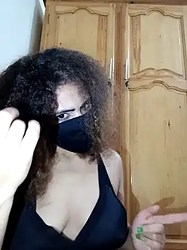 Snapshot of ghadiraa chatting on 11.06.25 ghadiraa online show from 11.06.25