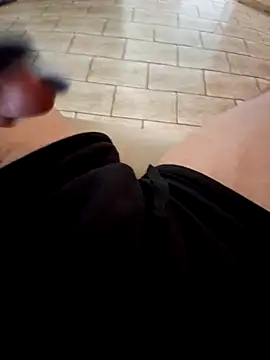 Snapshot of Annyloira chatting on 09.30.25 Annyloira online show from 09.30.25