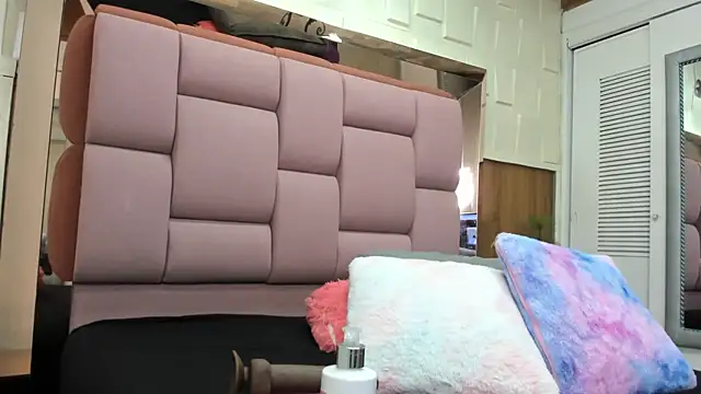 Snapshot of valeriahenao1 chatting on 11.11.25 valeriahenao1 online show from 11.11.25