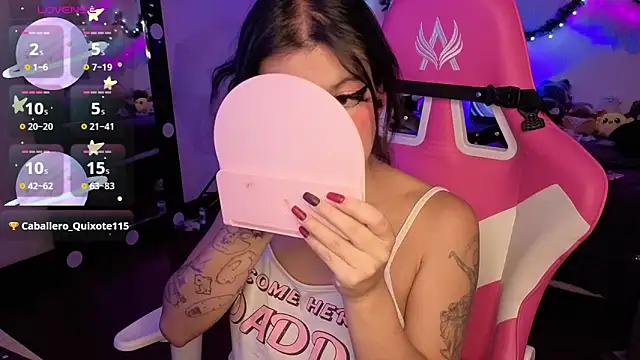 larah uwu online show from 12.18.25