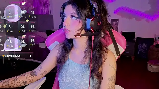 larah uwu online show from 04.04.26