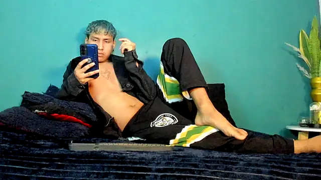 Snapshot of spicy_adonhis chatting on 09.20.25 spicy adonhis online show from 09.20.25