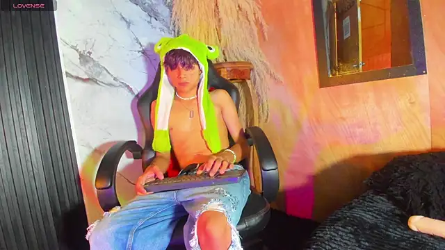 Snapshot of spicy_adonhis chatting on 09.25.25 spicy adonhis online show from 09.25.25