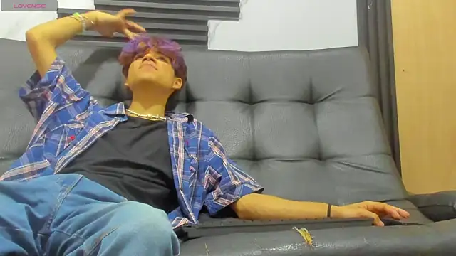 Snapshot of spicy_adonhis chatting on 09.27.25 spicy adonhis online show from 09.27.25