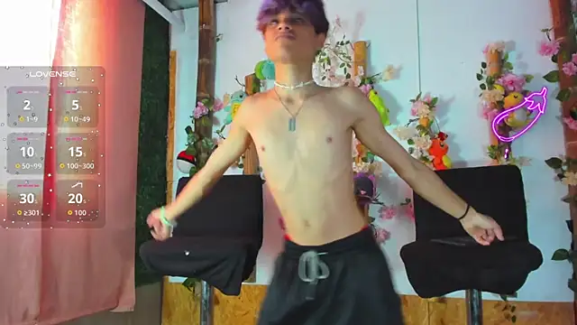 Snapshot of spicy_adonhis chatting on 10.01.25 spicy adonhis online show from 10.01.25