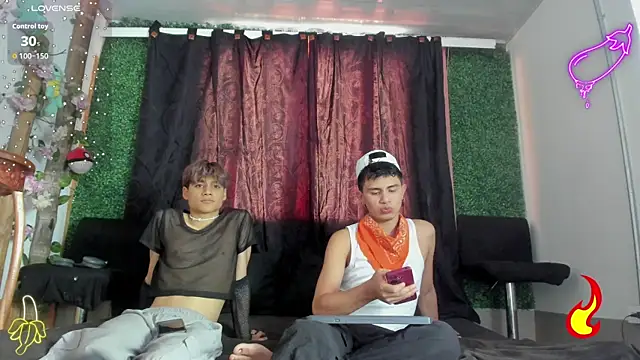 Snapshot of spicy_adonhis chatting on 10.20.25 spicy adonhis online show from 10.20.25