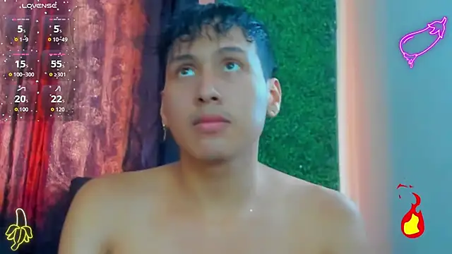 Snapshot of spicy_adonhis chatting on 10.22.25 spicy adonhis online show from 10.22.25