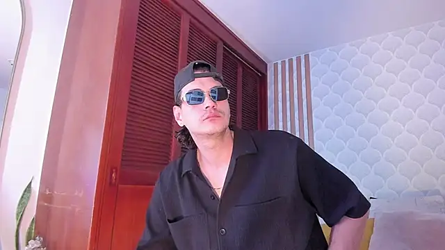 Snapshot of Cristian_blaze chatting on 02.15.26 Cristian blaze online show from 02.15.26