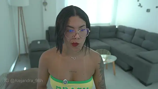 Snapshot of kyria_1 chatting on 10.05.25 kyria 1 online show from 10.05.25