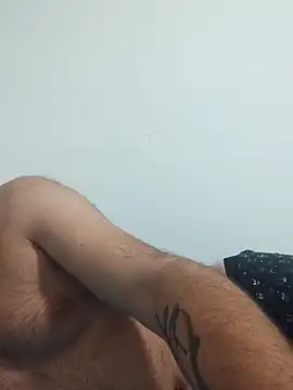 Snapshot of Ynsemr chatting on 09.28.25 Ynsemr online show from 09.28.25