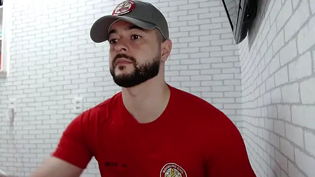 Snapshot of BombeiroHotx chatting on 10.05.25 BombeiroHotx online show from 10.05.25