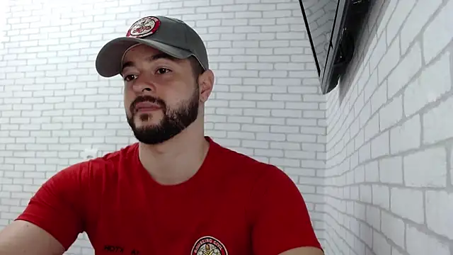 Snapshot of BombeiroHotx chatting on 10.11.25 BombeiroHotx online show from 10.11.25