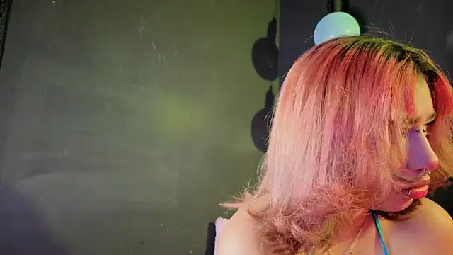 zoelight18 online show from 10.06.25