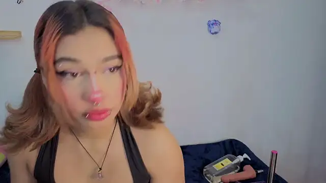 zoelight18 online show from 11.02.25