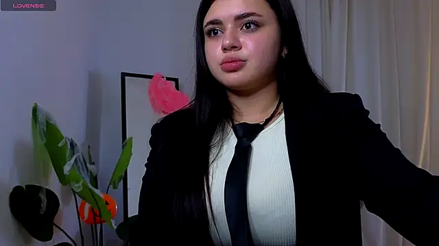 courtneyk  online show from 11.01.25