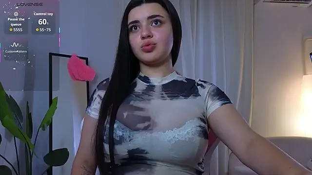 courtneyk  online show from 11.06.25