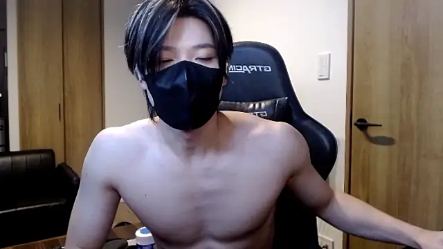 Snapshot of Mei-Tanaka chatting on 11.11.25 Mei-Tanaka online show from 11.11.25